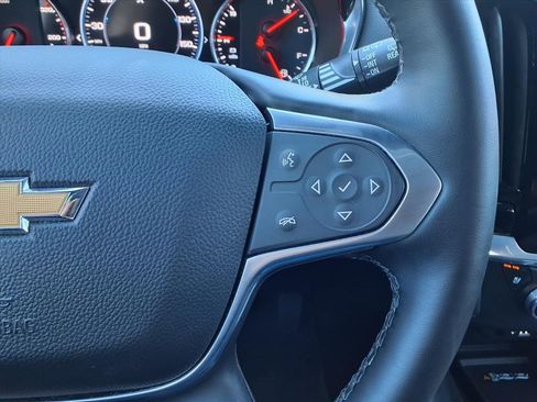 Used 2023 Chevrolet Traverse Premier image 23