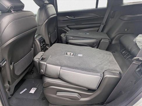 New 2025 Jeep Grand Cherokee L Altitude image 15