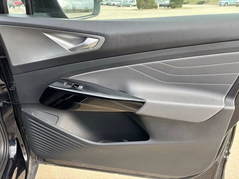 Used 2023 Volkswagen ID.4 Pro S image 11