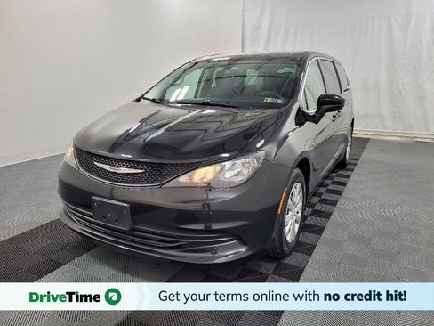 Used 2020 Chrysler Voyager L FWD image 1