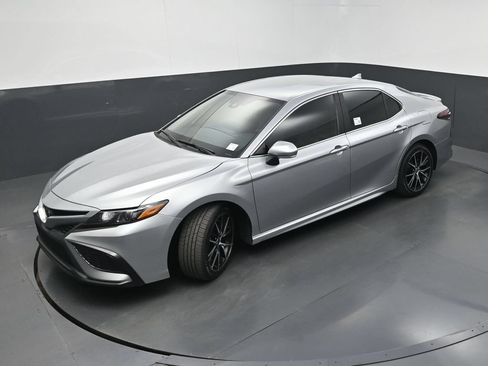 Used 2023 Toyota Camry SE FWD image 32