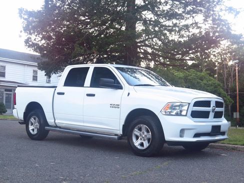 Used 2017 RAM 1500 Express AWD/4WD image 6