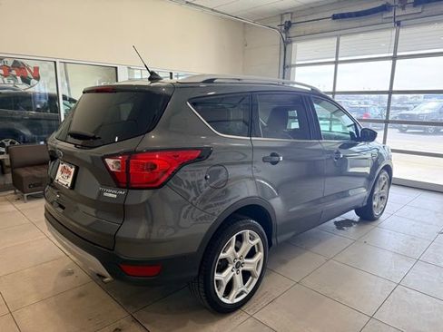 Used 2019 Ford Escape Titanium image 4