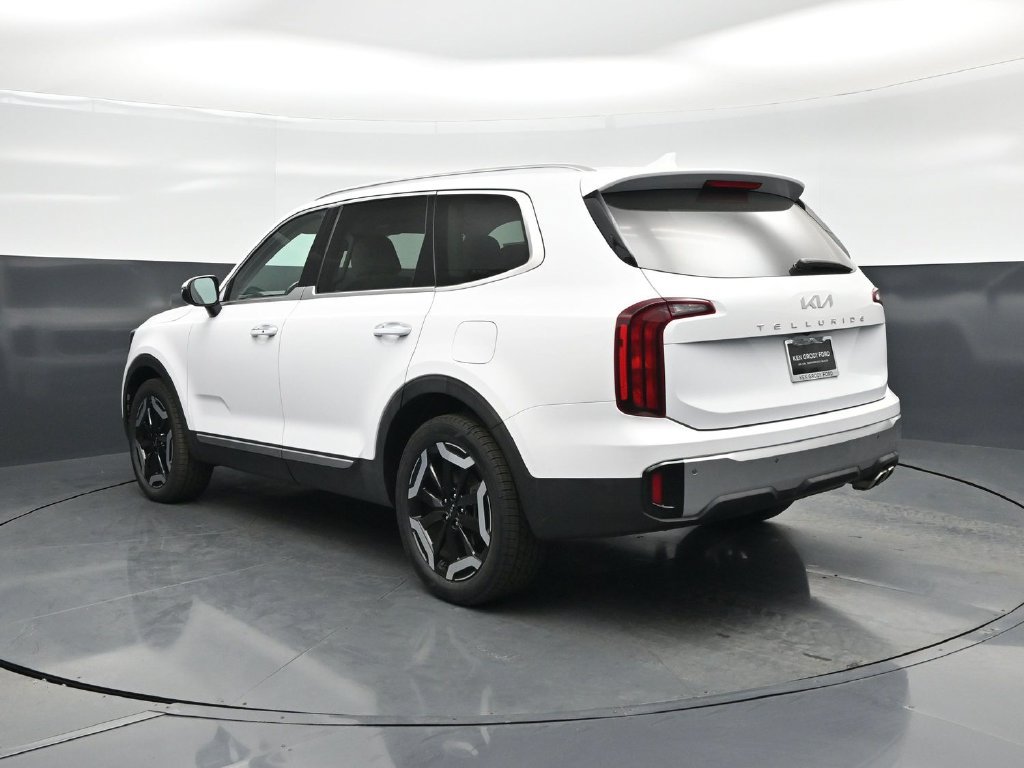 Used 2023 Kia Telluride S FWD image 7