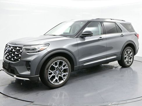 Used 2025 Ford Explorer Platinum w/ Ultimate Package AWD/4WD image 3