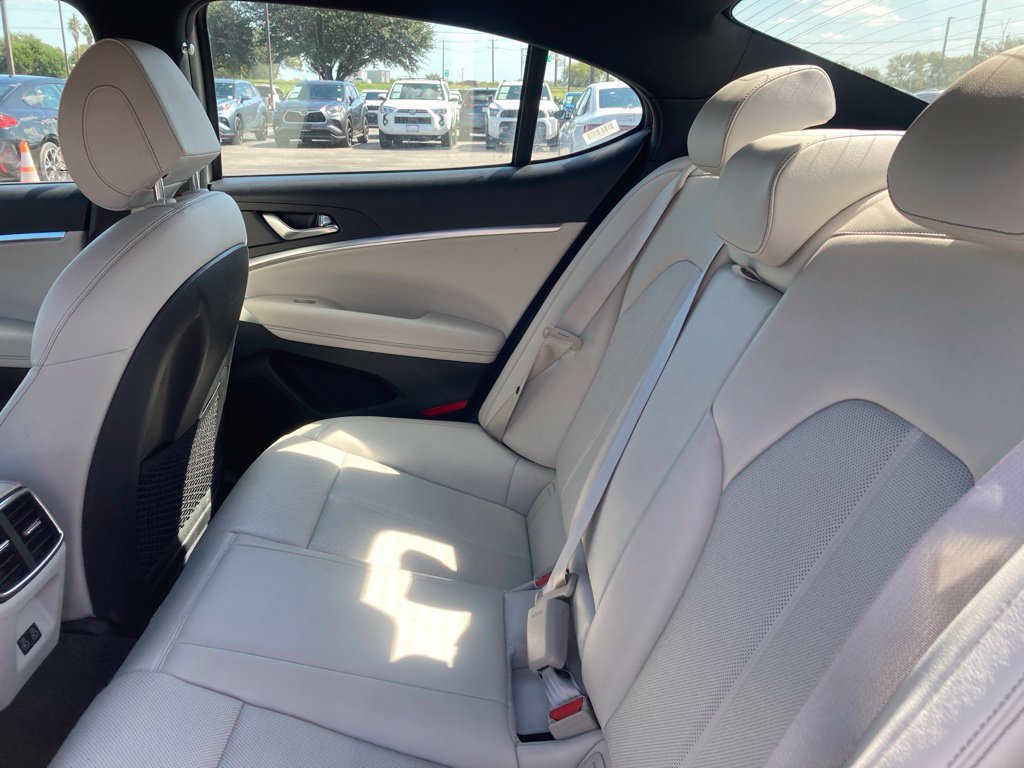 Used 2025 Genesis G70 2.5T RWD image 11