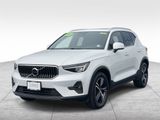 Used 2023 Volvo XC40 B5 Plus image 2