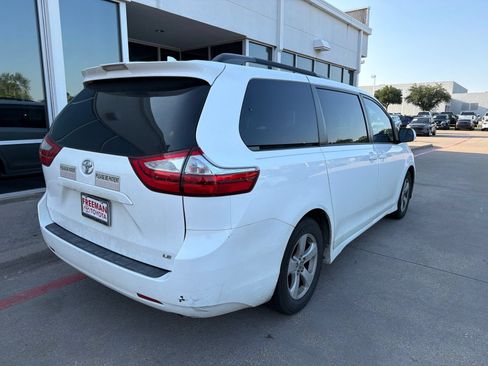 Used 2019 Toyota Sienna LE FWD image 6
