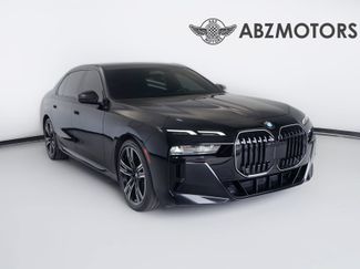 Used 2025 BMW 760i xDrive w/ Luxury Rear Seating Package AWD/4WD video 1
