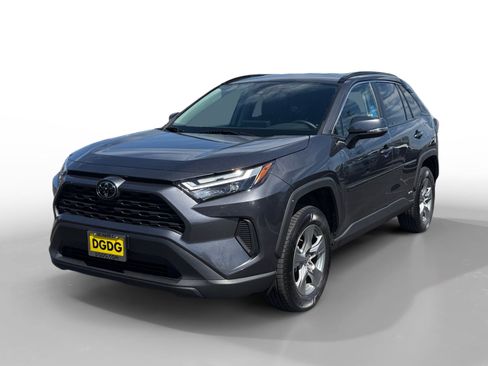 Used 2025 Toyota RAV4 XLE AWD/4WD image 1