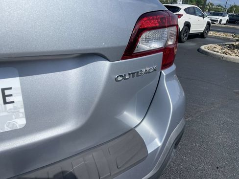 Used 2019 Subaru Outback 2.5i Limited AWD/4WD image 6