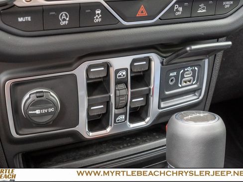 New 2025 Jeep Gladiator Sport w/ Premium Package image 29