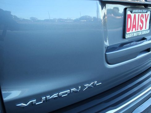 Used 2018 GMC Yukon XL Denali w/ Open Road Package image 10