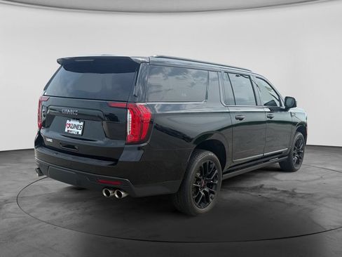 Used 2022 GMC Yukon XL Denali AWD/4WD image 9