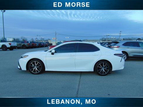 Used 2021 Toyota Camry SE image 2