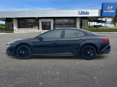 Used 2025 Toyota Camry SE image 6