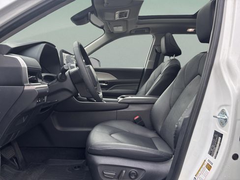 Used 2024 Toyota Grand Highlander XLE image 16