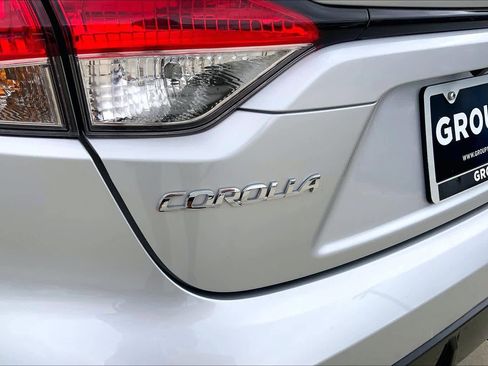 Used 2025 Toyota Corolla SE image 30