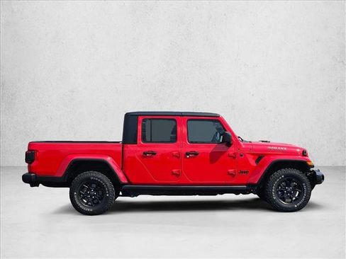 Used 2024 Jeep Gladiator Sport AWD/4WD image 4