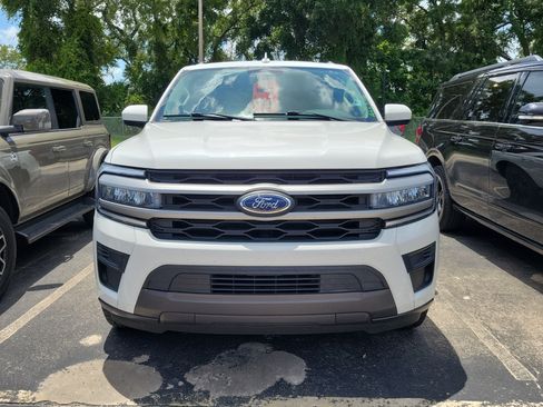 Used 2024 Ford Expedition XLT RWD image 2