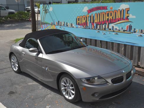 Used 2005 BMW Z4 2.5i image 25