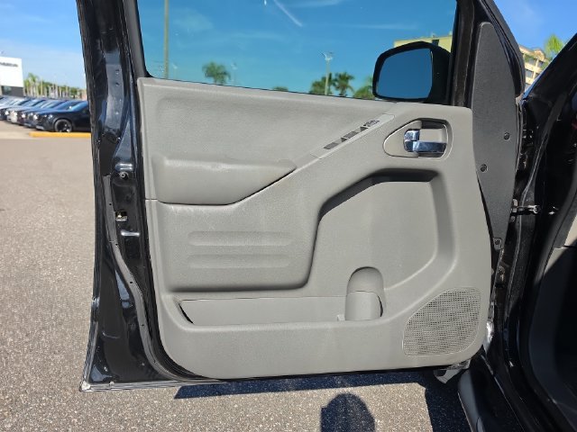Used 2017 Nissan Frontier SV w/ SV Value Truck Package RWD image 16