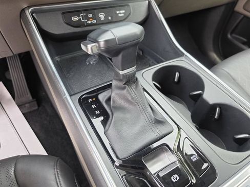Used 2025 Kia Carnival EX FWD image 39