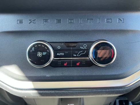 Used 2025 Ford Expedition Platinum AWD/4WD image 25
