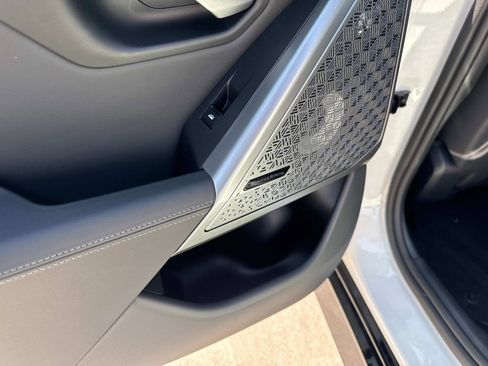 Used 2024 BMW i5 eDrive40i w/ M Sport Package image 10