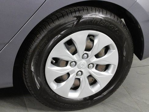 Used 2017 Hyundai Accent SE image 9