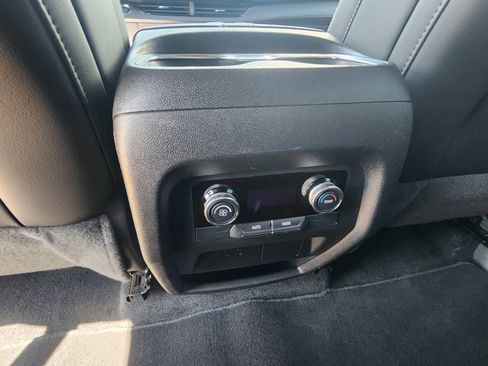 Used 2025 Buick Enclave Preferred AWD/4WD image 19