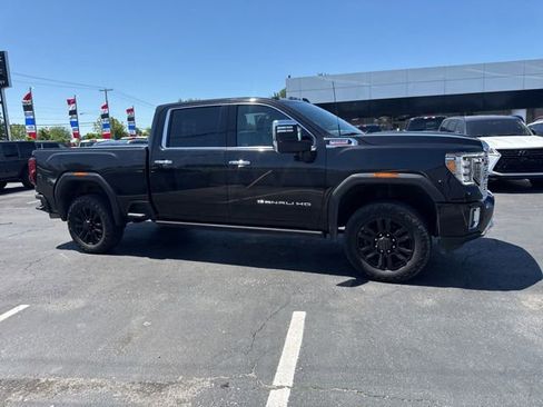 Certified 2022 GMC Sierra 3500 Denali w/ Denali Black Diamond Edition AWD/4WD image 3