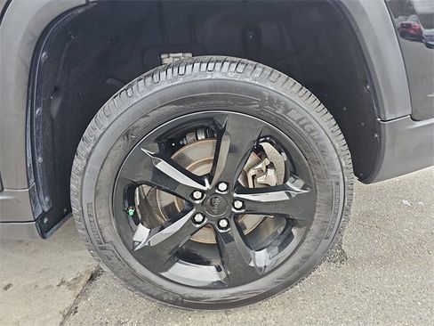 Used 2023 Jeep Grand Cherokee L Altitude image 30