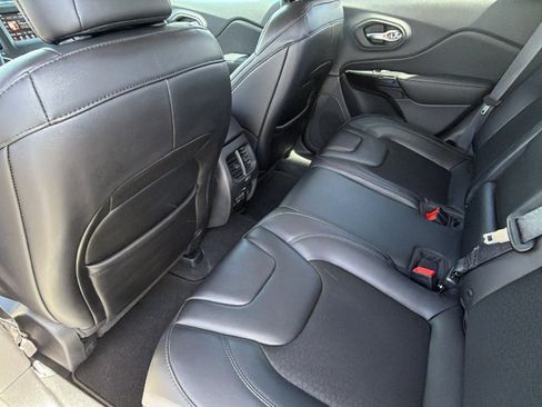Used 2019 Jeep Cherokee Latitude Plus AWD/4WD image 24