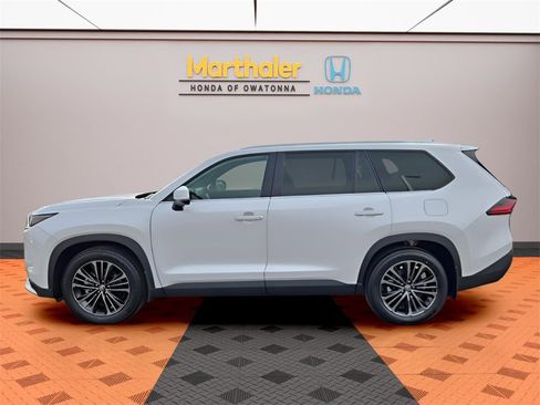 Used 2026 Toyota Grand Highlander AWD Hybrid image 2