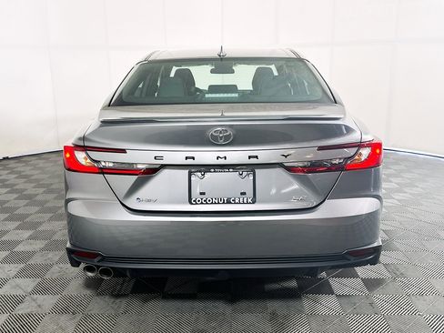 Used 2025 Toyota Camry SE FWD image 4