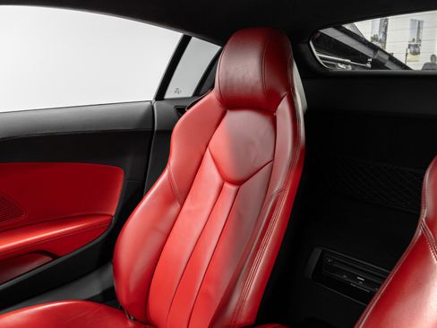 Used 2018 Audi R8 V10 w/ Premium Package image 11