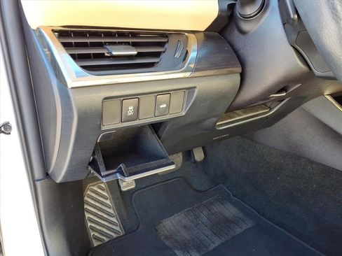 Used 2016 Toyota Avalon XLE image 17