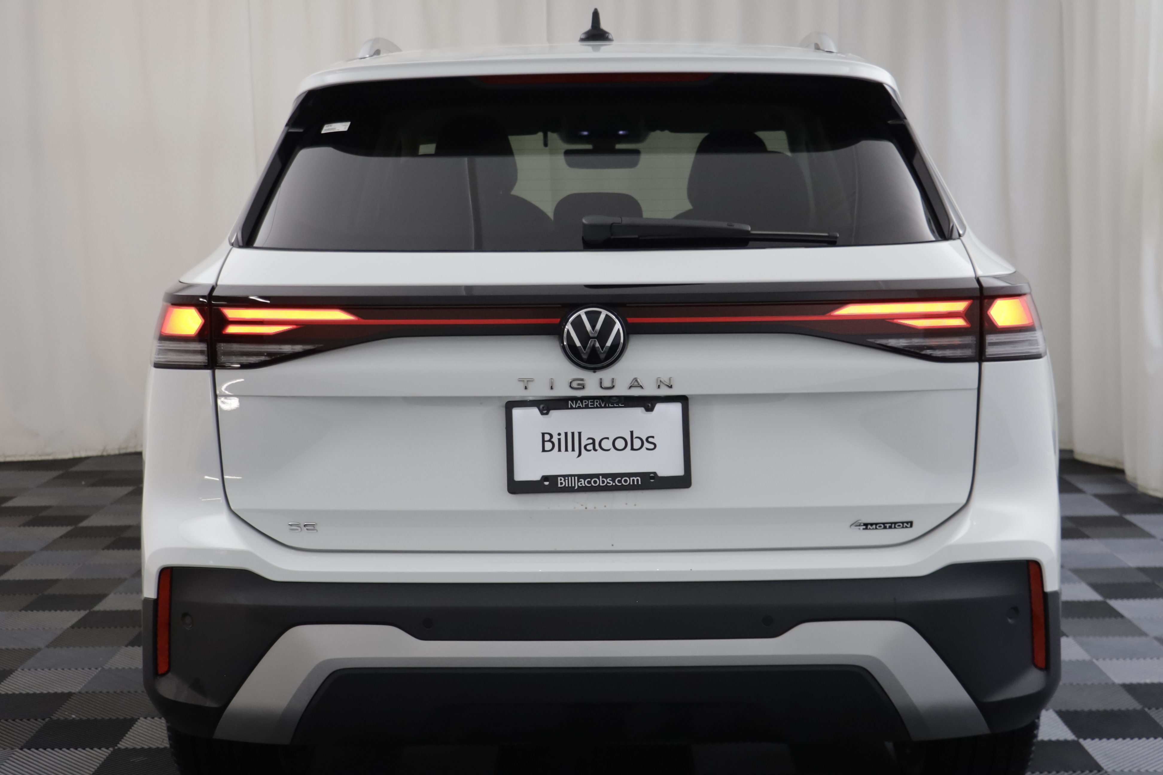 Used 2026 Volkswagen Tiguan SE w/ Panoramic Sunroof Package AWD/4WD image 15