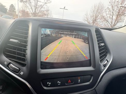 Used 2023 Jeep Cherokee Altitude Lux image 22