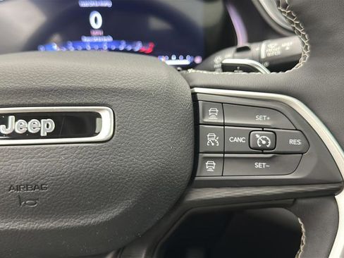 Used 2023 Jeep Grand Cherokee Laredo w/ Luxury Tech Group I AWD/4WD image 21