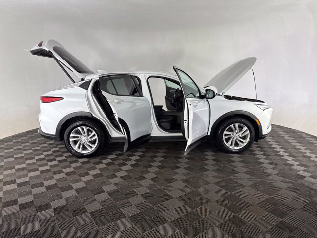 Used 2025 Buick Envista Preferred w/ Convenience II Package FWD image 13