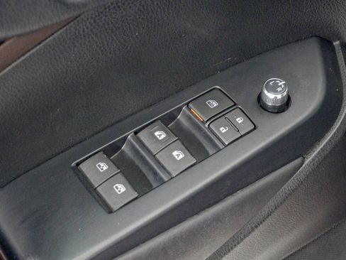 Used 2016 Toyota Highlander Plus FWD image 19