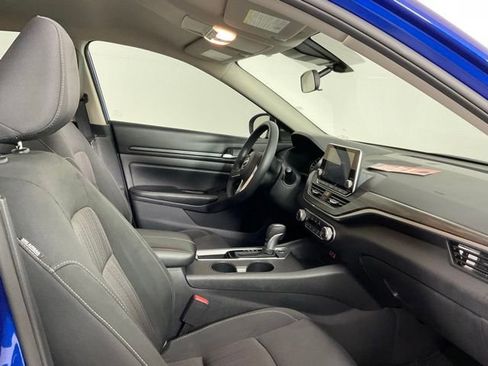 Used 2025 Nissan Altima 2.5 SV FWD image 15