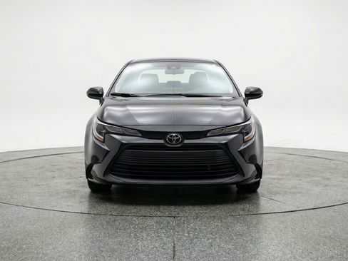 Used 2025 Toyota Corolla LE image 2