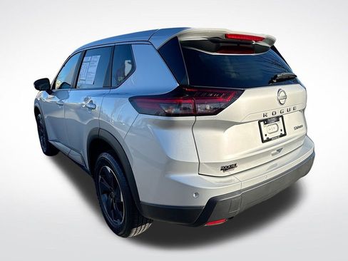 Used 2024 Nissan Rogue SV image 5