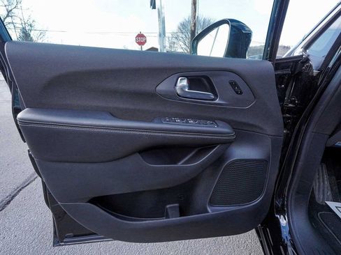 New 2026 Chrysler Pacifica Select image 10