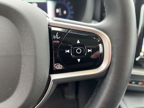 Used 2025 Volvo XC60 B5 Plus image 20