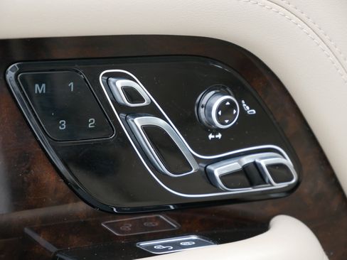 Used 2020 Land Rover Range Rover HSE image 14