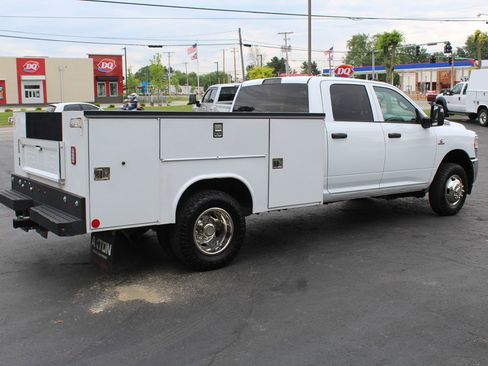 Used 2024 RAM 3500 Tradesman w/ Chrome Appearance Group AWD/4WD image 7